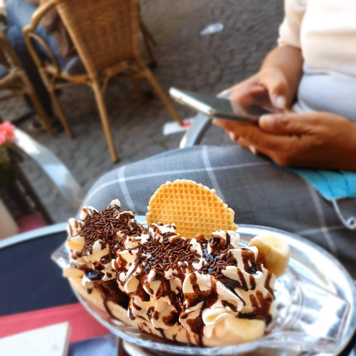 Restaurant "Eiscafé Vallazza am Markt" in Linz am Rhein