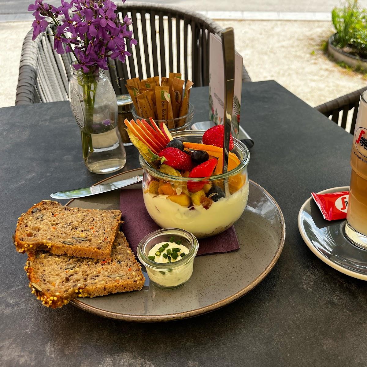 Restaurant "Fräulein Rosalie Cafe & Bistro" in Feldafing