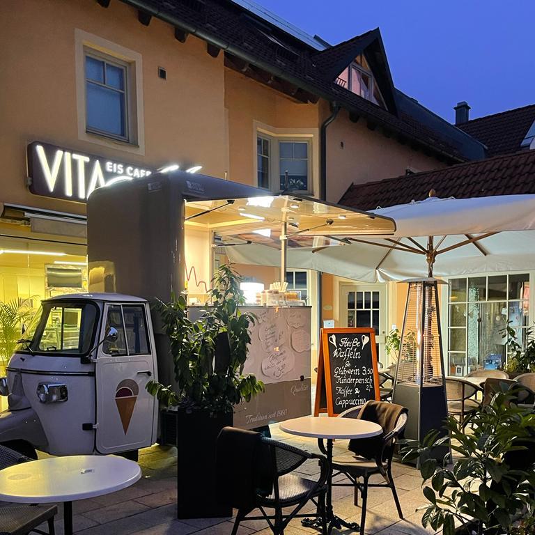 Restaurant "Eiscafe Vita Mia" in Nittendorf