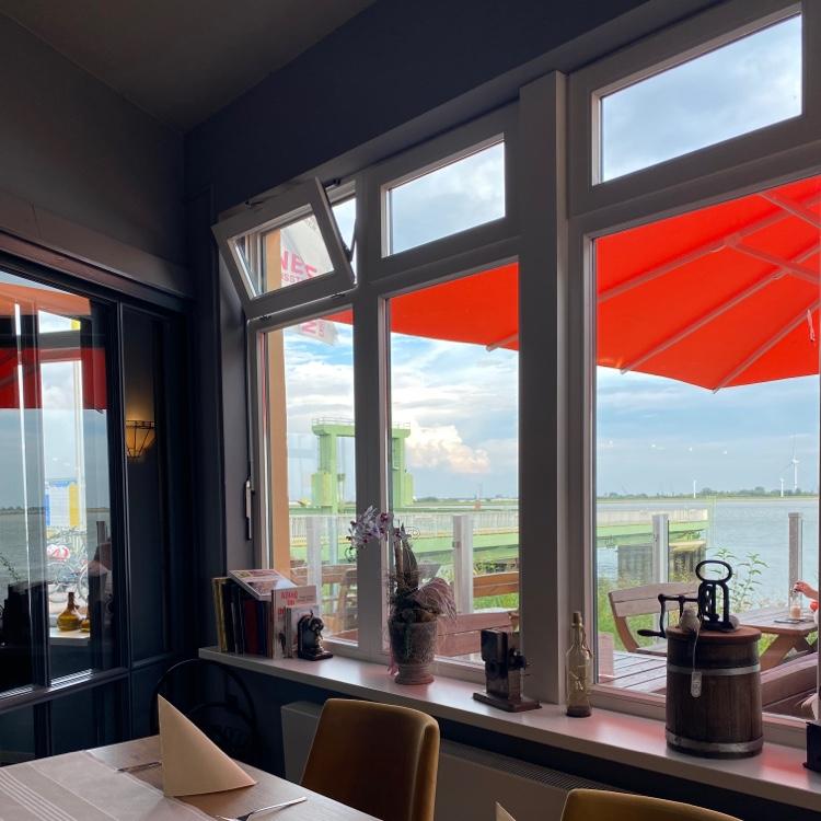 Restaurant "Weserschlößchen | Restaurant & Hotel am Fähranleger nach Bremerhaven" in Nordenham