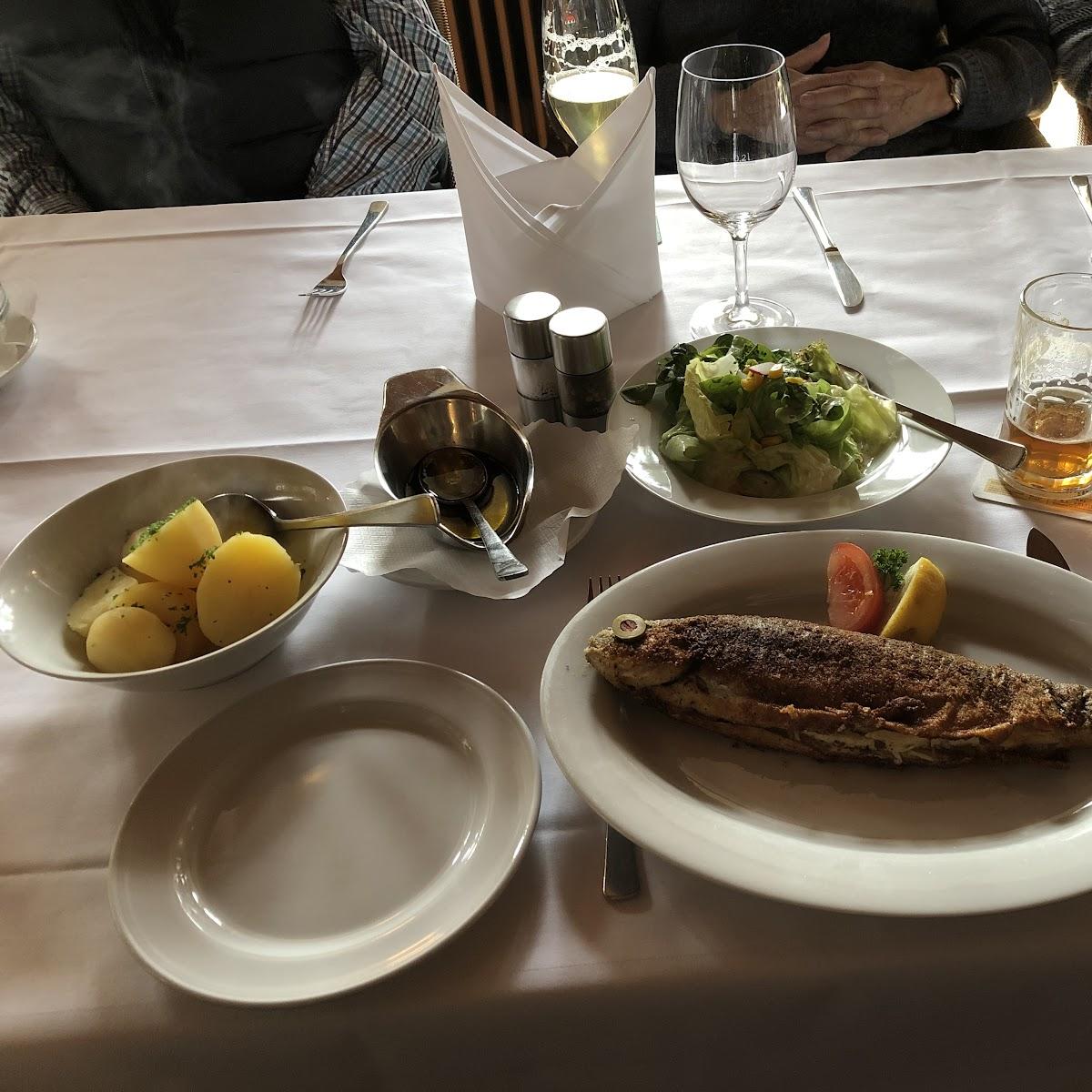 Restaurant "Fürstliches Forsthaus Kreuzkrug" in Schlangen