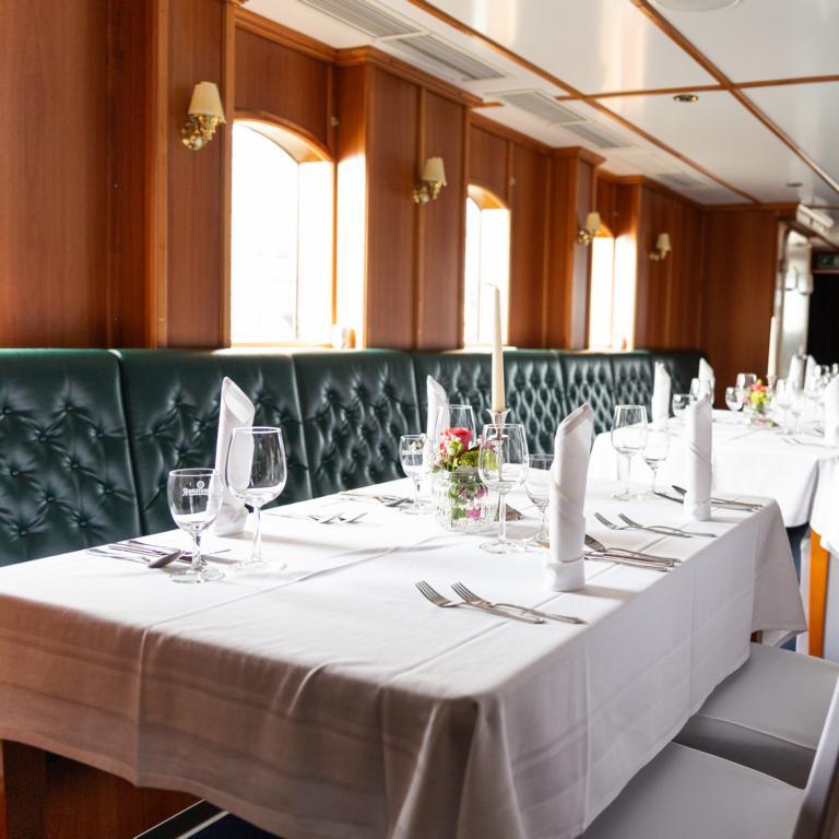Restaurant "Salondampfer MS Hansa Restaurantschiff" in Bremerhaven