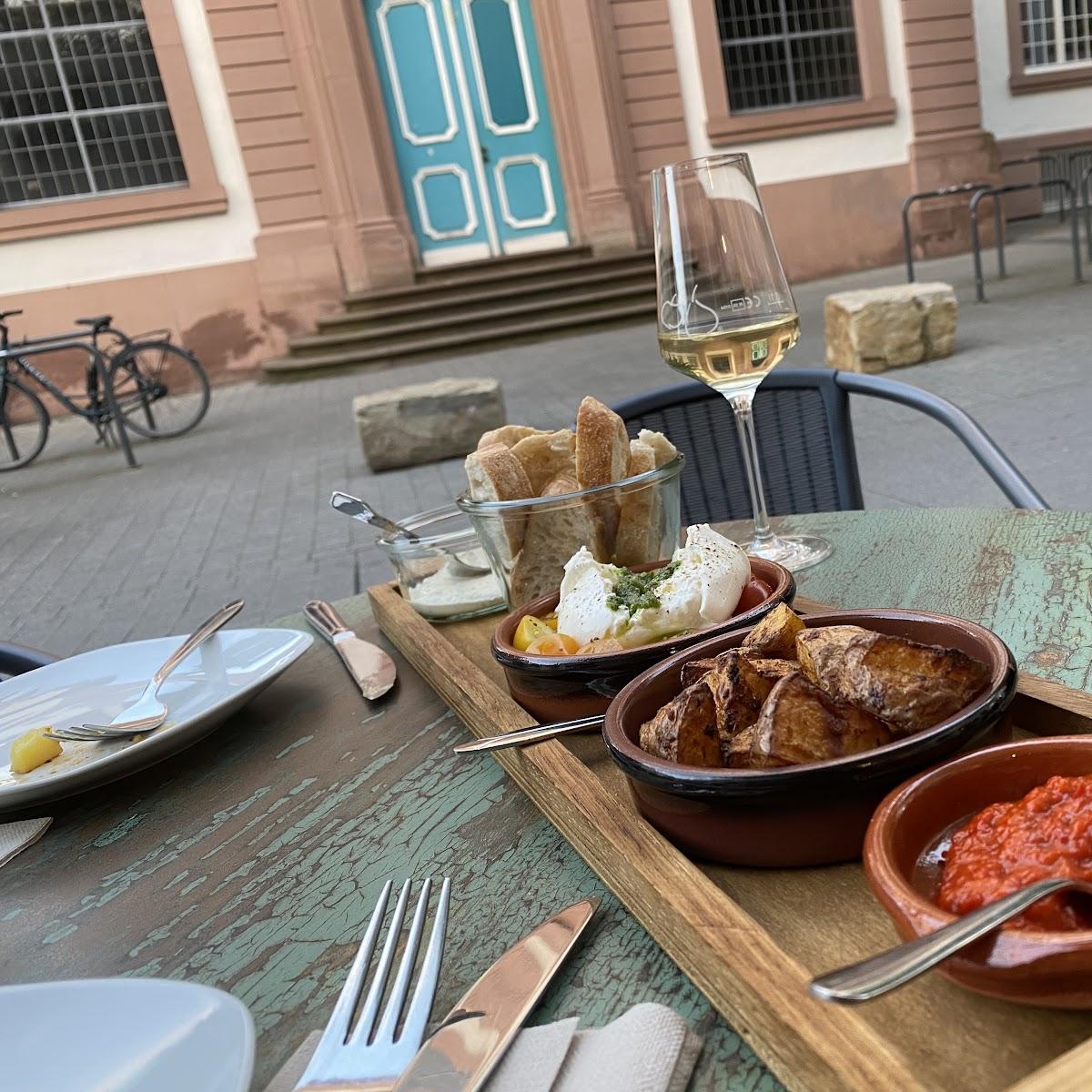 Restaurant "Glücklich - Tapas Restaurant , Kunst - Café" in Trier