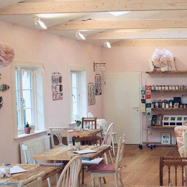 Restaurant "Café Einfach Rosa" in Rosengarten