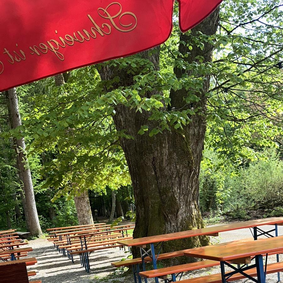 Restaurant "Waldbiergarten Sauschütt" in Hohenlinden