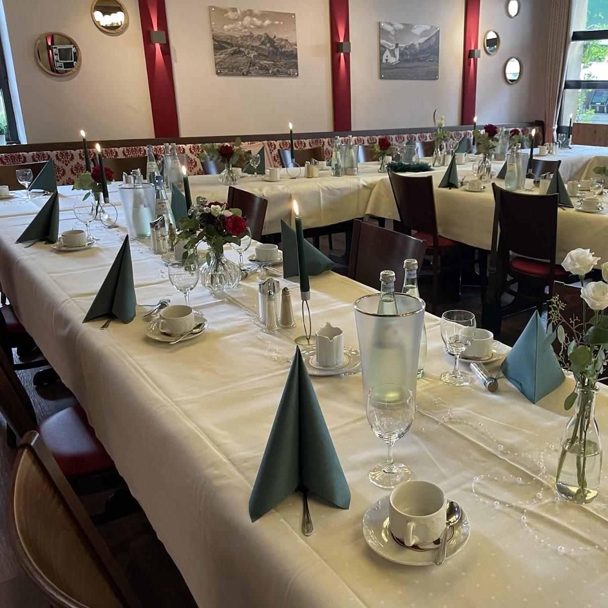 Restaurant "Hotel-Restaurant Dechbettener Hof | Lieferdienst: Die rasenden Schweizer" in Regensburg