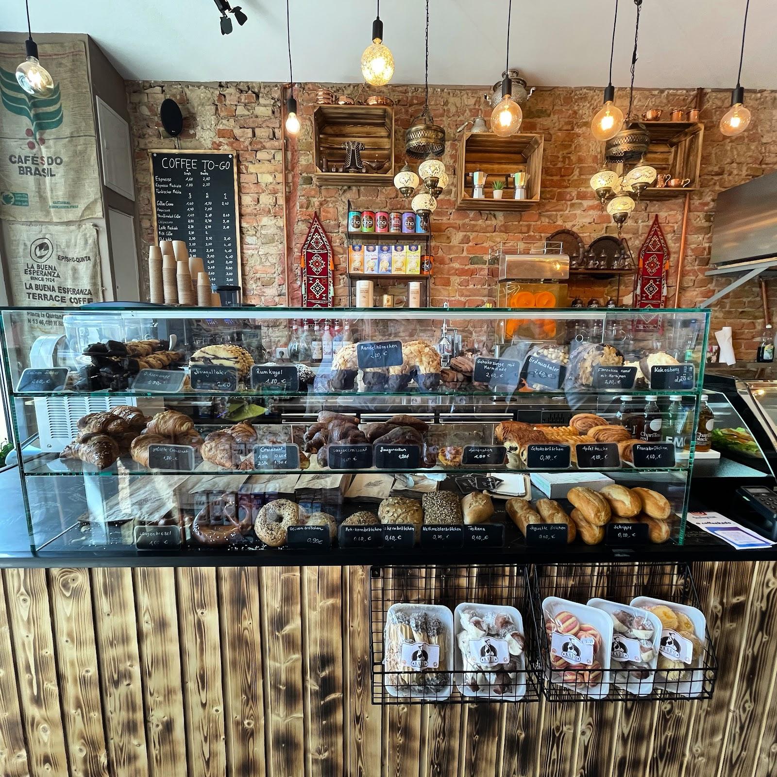 Restaurant "Münis coffee house" in Berlin