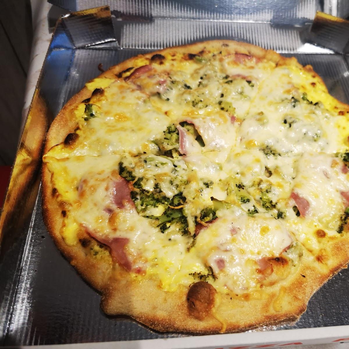 Restaurant "Das Pizzamobil - DeliveRebel Foodtruck  FfO" in Frankfurt (Oder)