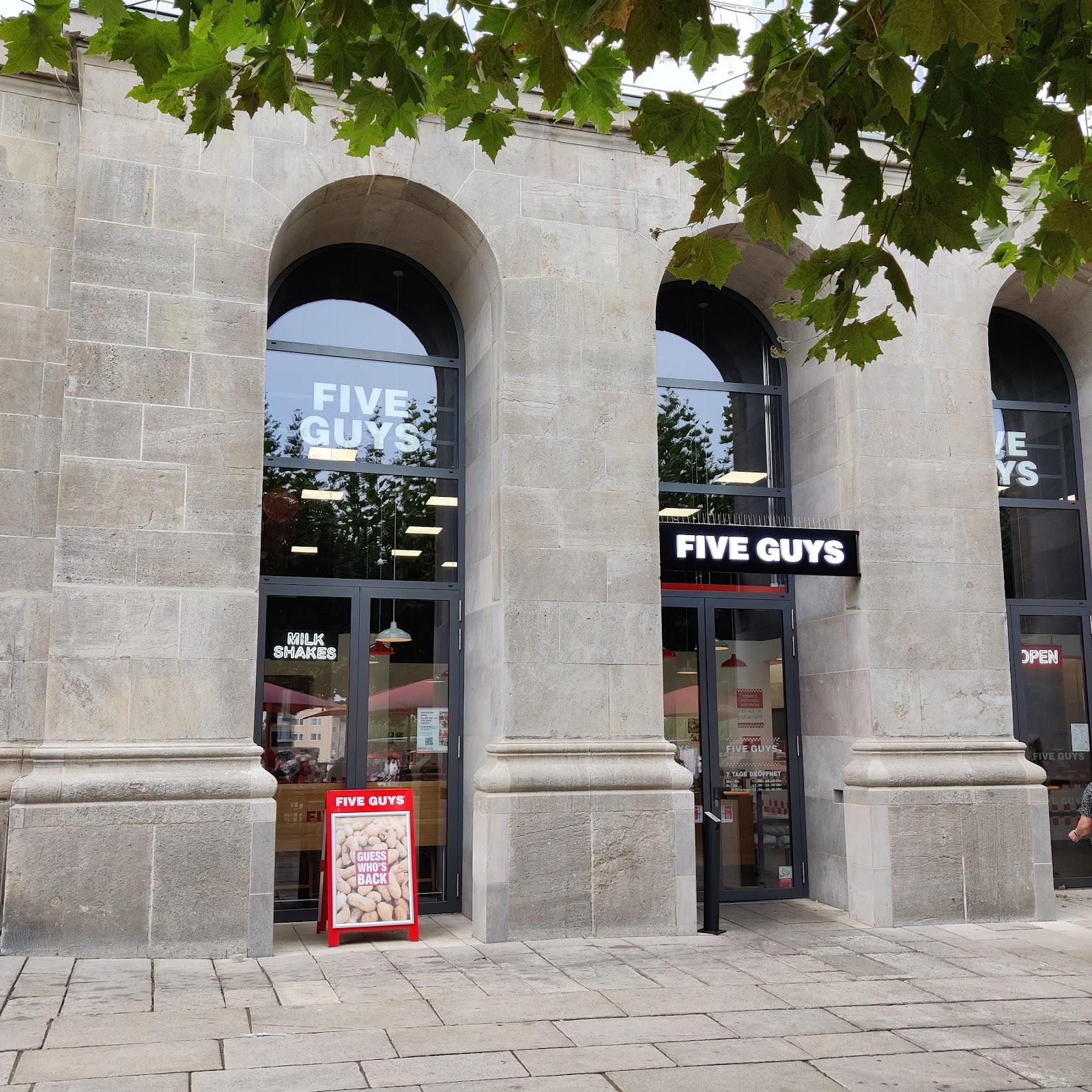 Restaurant "Five Guys , Königsplatz" in Kassel