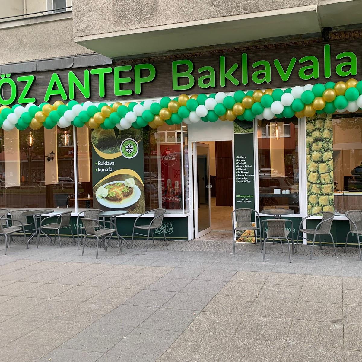 Restaurant "Künefe Ülkem Öz Antep baklavari" in Berlin