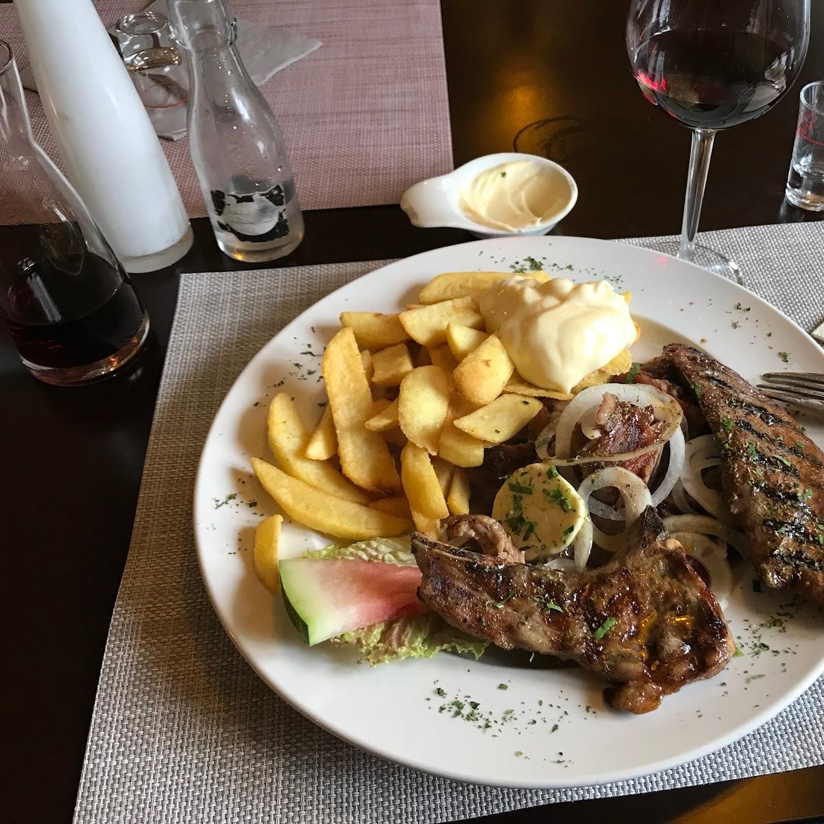 Restaurant "Restaurant Piräus" in Sande