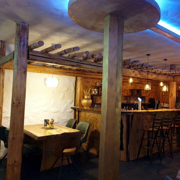Restaurant "THE TWINS" in Hoya
