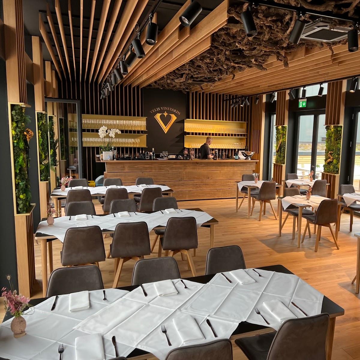 Restaurant "Weingut, Vinothek und Restaurant Velis Vineyards" in Flörsheim-Dalsheim