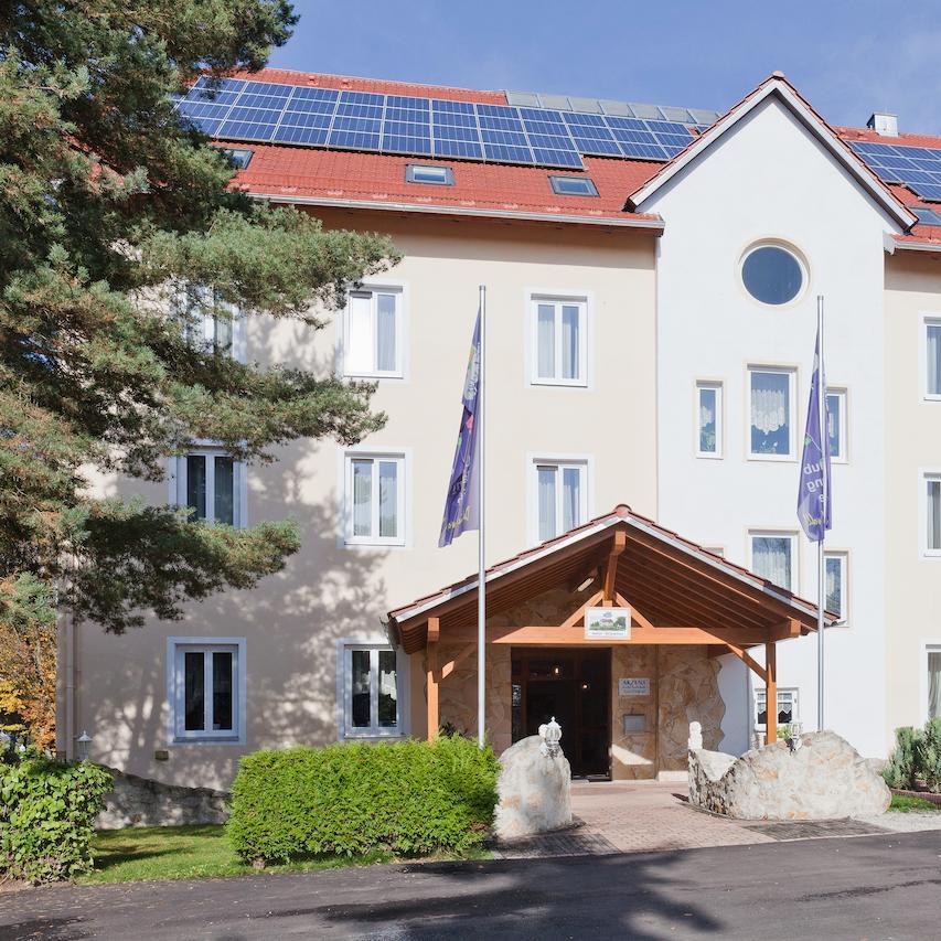 Restaurant "Seebauer-Hoteldorf Gut Wildbad" in Wemding