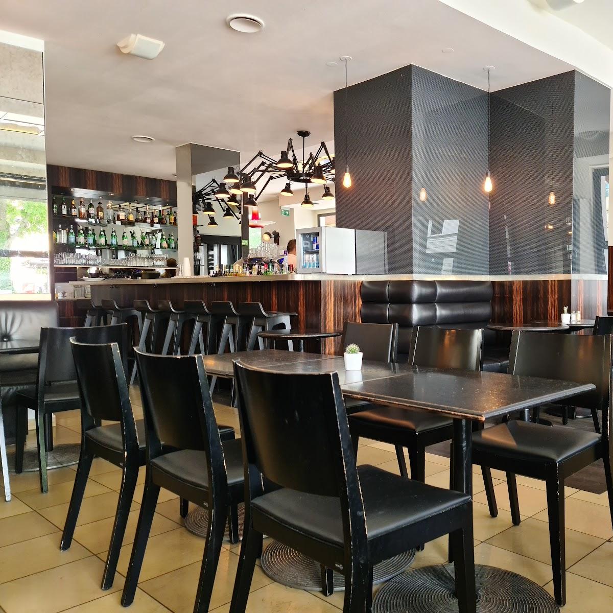 Restaurant "Cafe Wiener Platz" in München