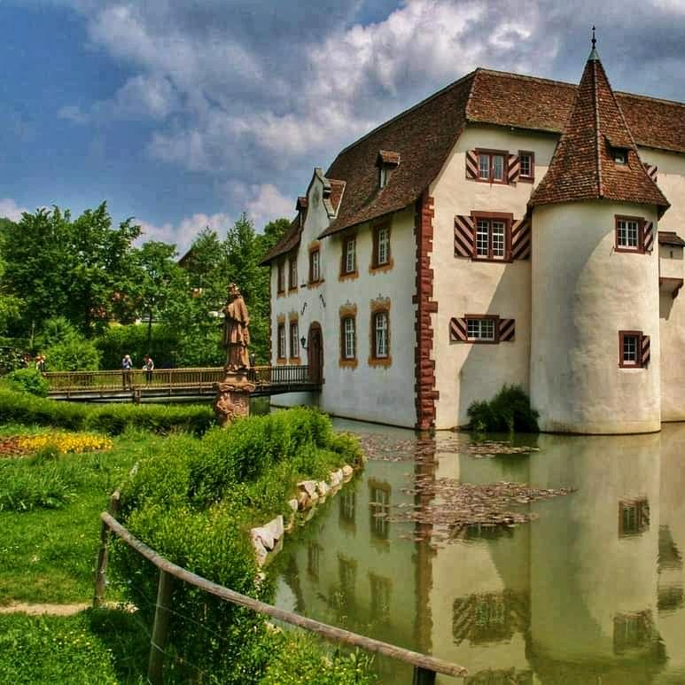 Restaurant "Inzlinger Wasserschloss" in Inzlingen