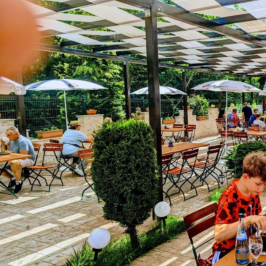 Restaurant "Landgasthof Zum Waldhaus" in Hochstadt (Pfalz)