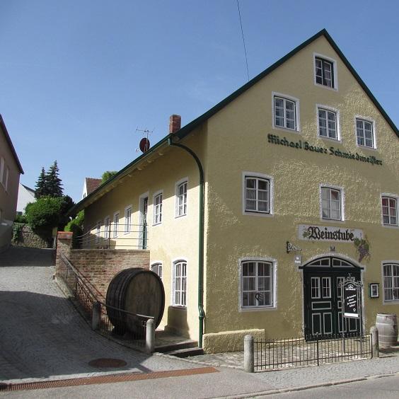 Restaurant "Schwarz Johann u. Michaela Weinstube Alte Schmiede" in Au in der Hallertau