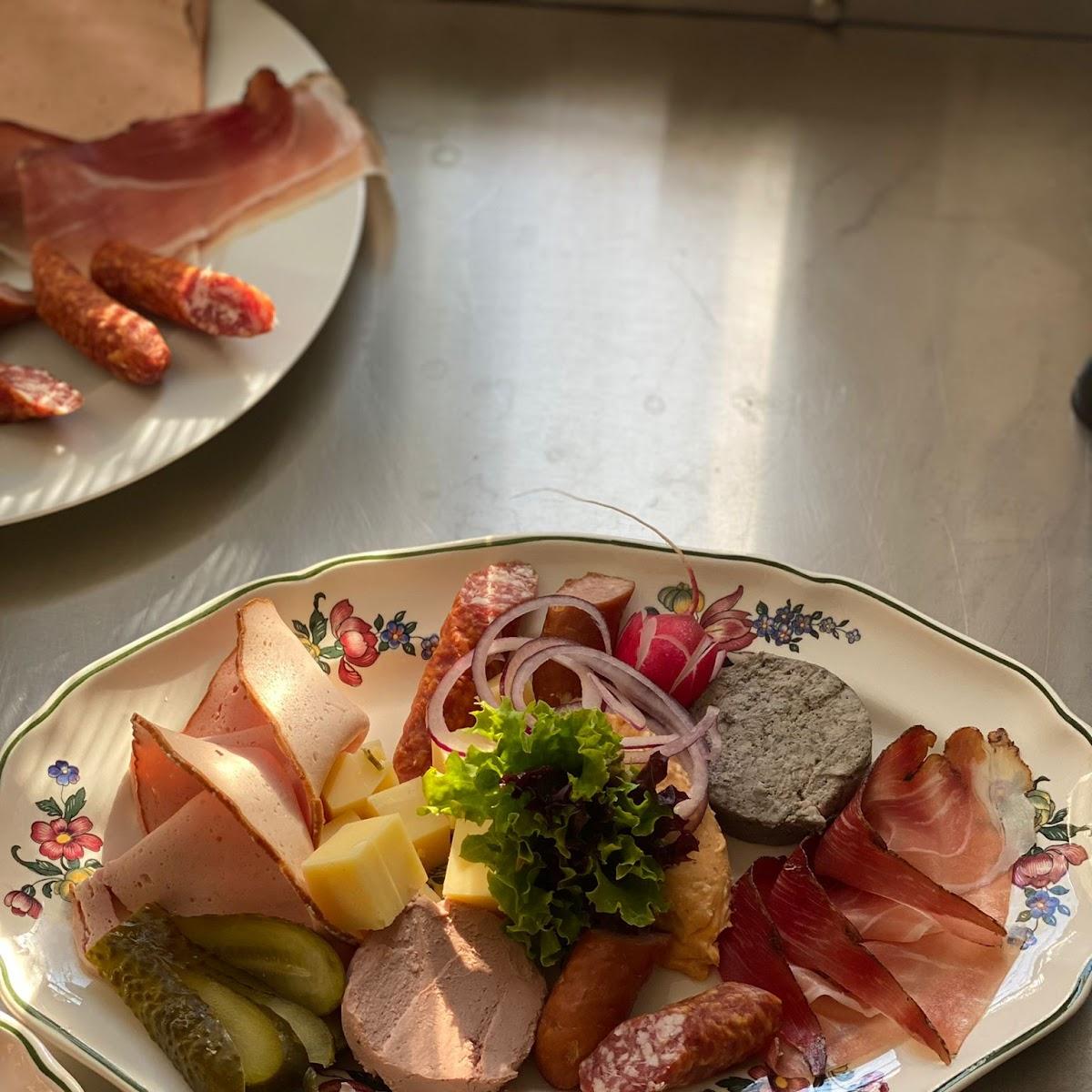 Restaurant "Riemerlinger Alm" in Hohenbrunn