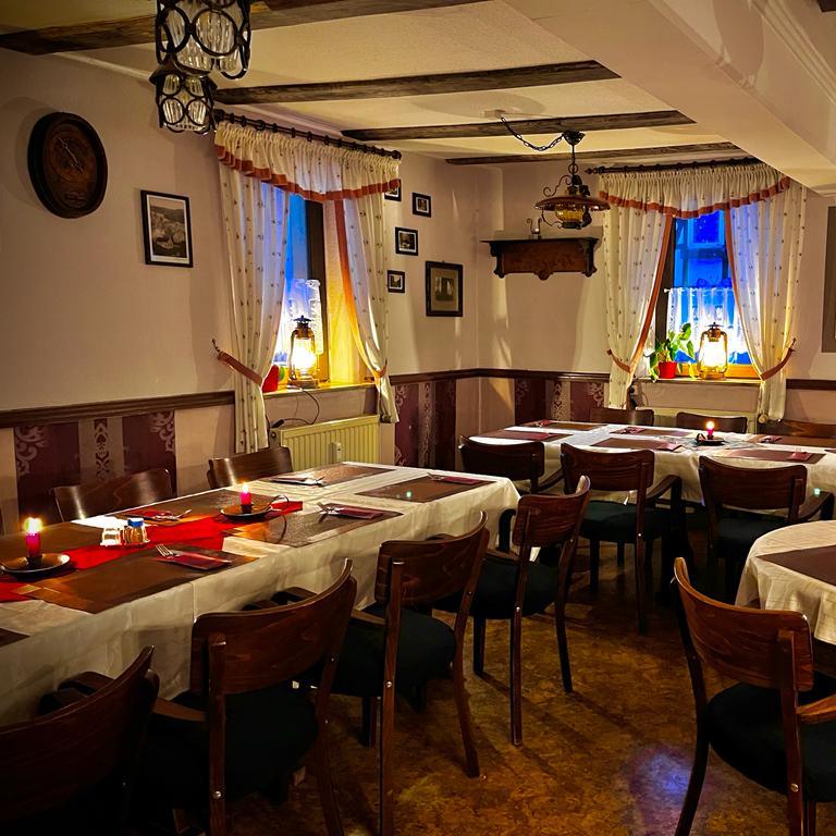 Restaurant "Gasthaus  Zum Goldenen Roß  in Uhlstädt. Restaurant, Pension und Catering" in Uhlstädt-Kirchhasel