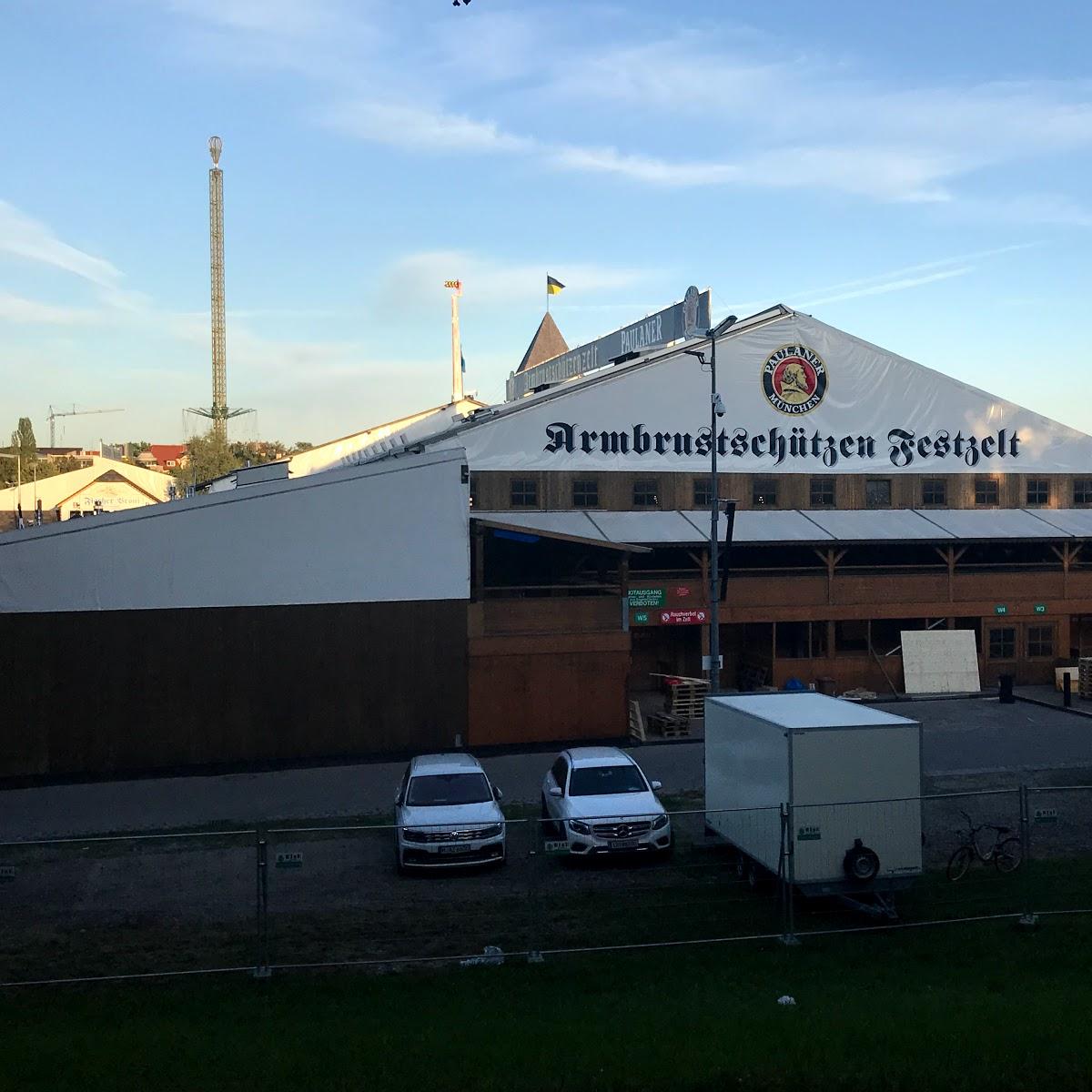 Restaurant "Oktoberfest Zelt Fisch-Bäda Wiesnstadl" in München