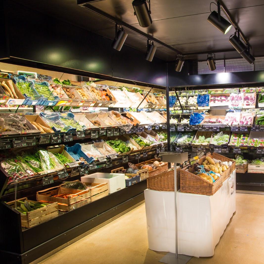 Restaurant "FrischeParadies | Feinkostmarkt & Bistro Frankfurt" in Frankfurt am Main