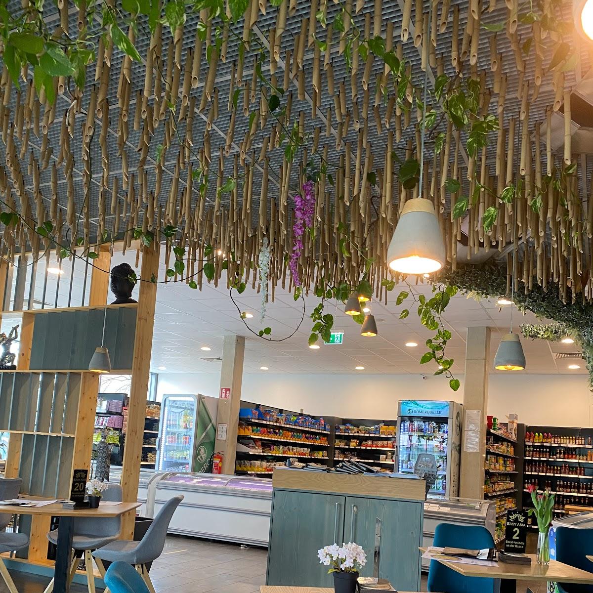 Restaurant "Easy Asia | Thai-Restaurant, Supermarkt & Kochschule in" in Graz