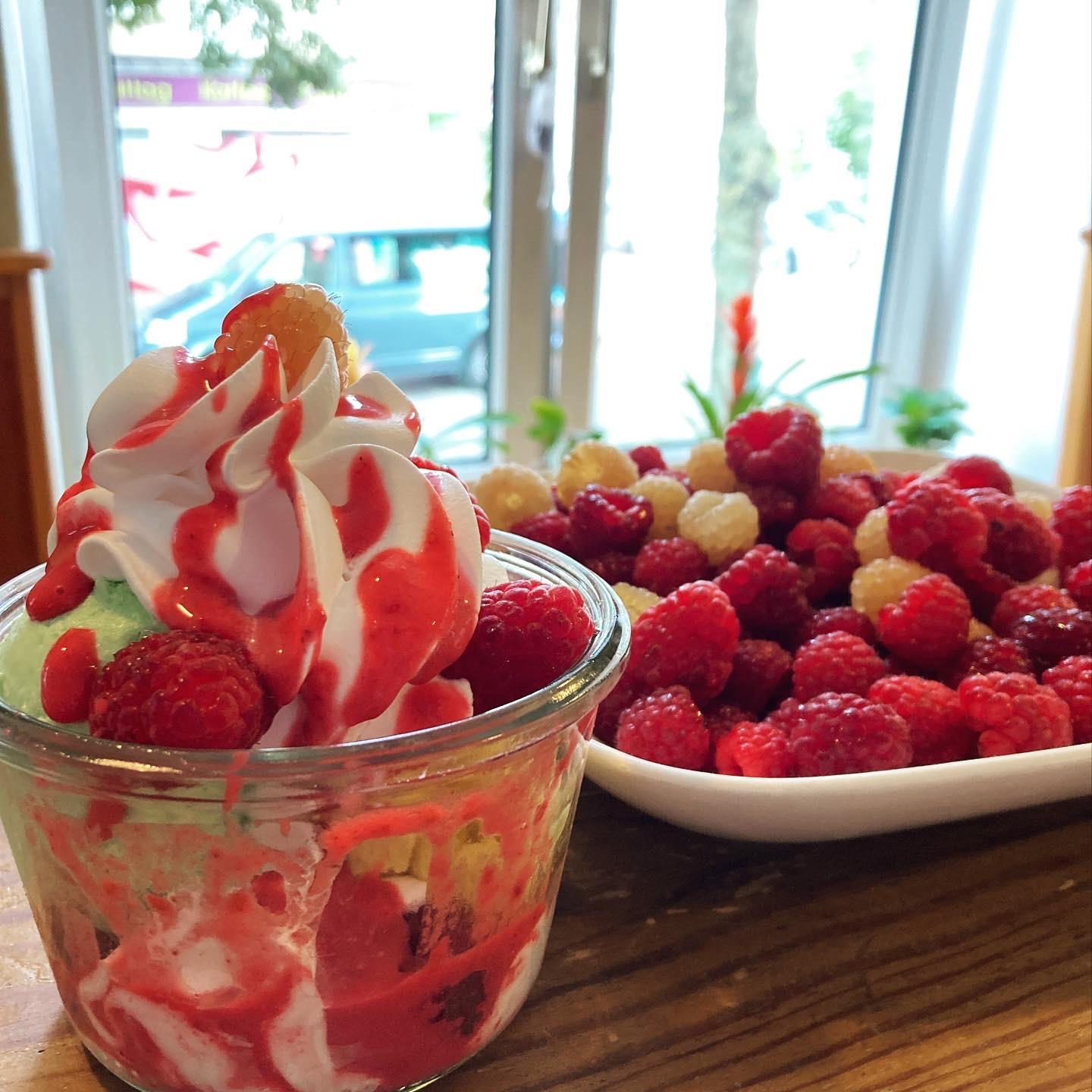 Restaurant "Sevdilli Eiscafé & Snackbar" in Rostock