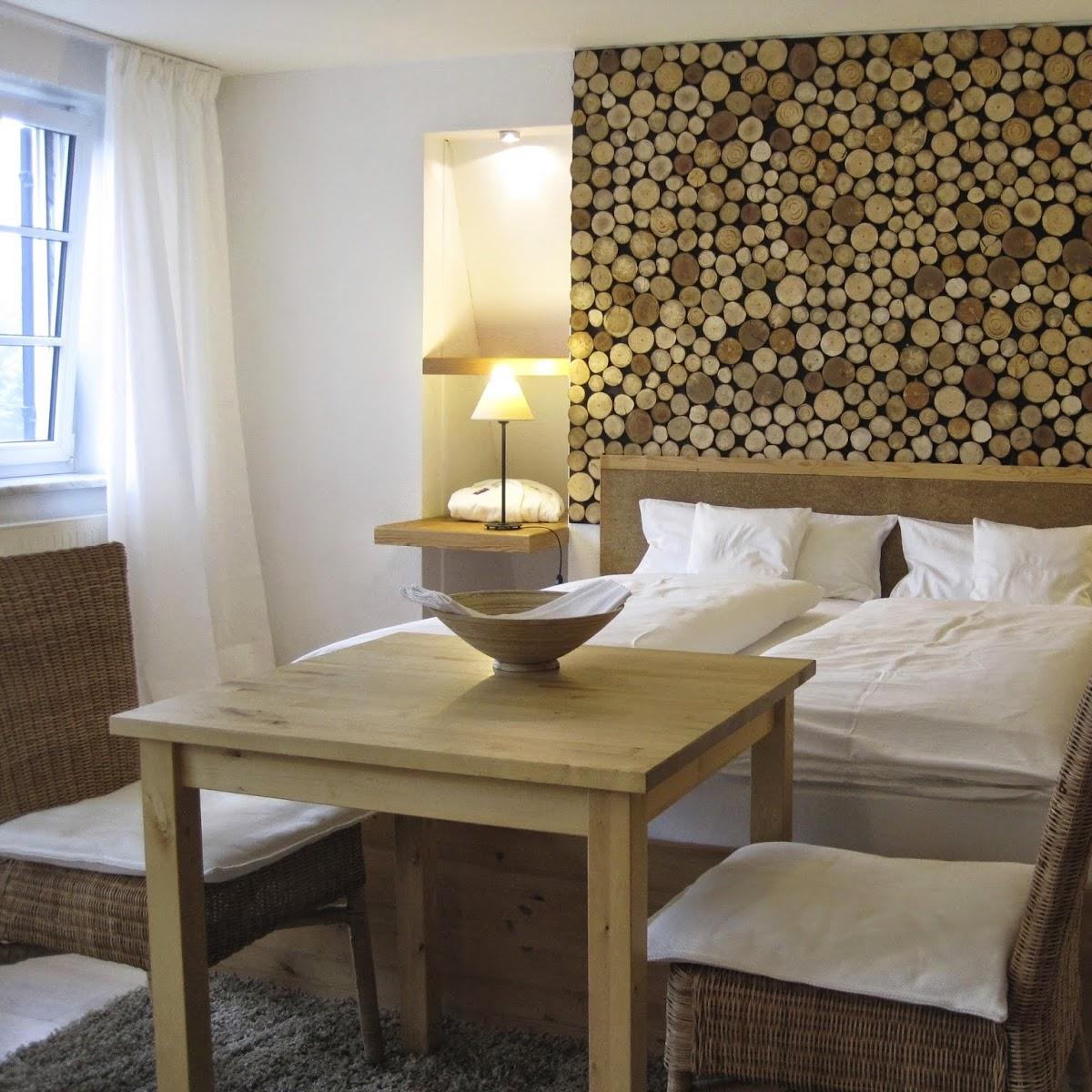 Restaurant "Staudenvilla Ferienwohnungen" in Langenneufnach