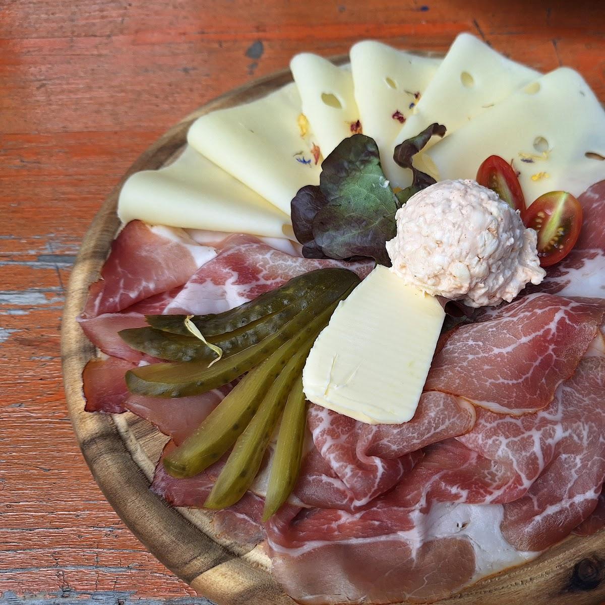 Restaurant "Bierwirtschaft  Zur Linde " in Hirschau