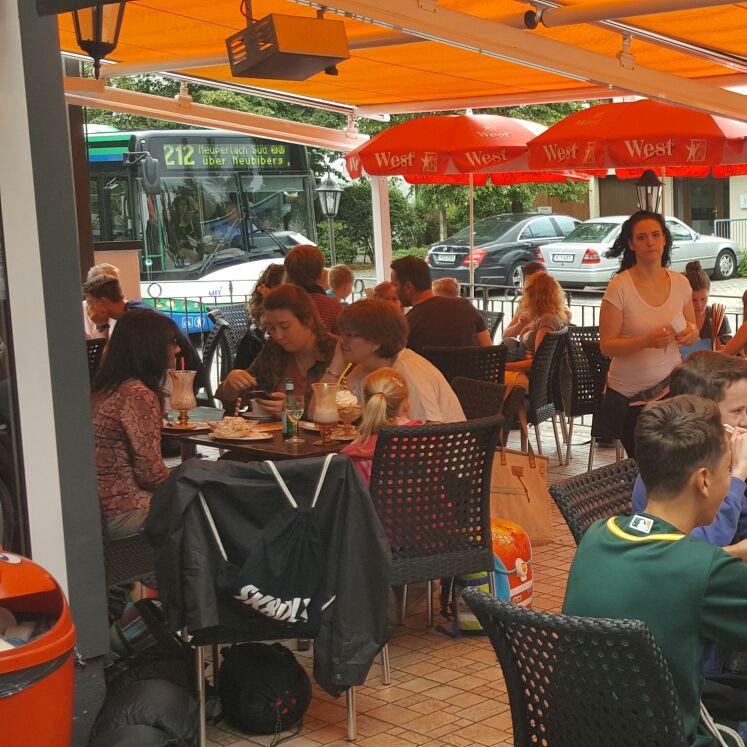 Restaurant "Eiscafé Delfino" in Neubiberg