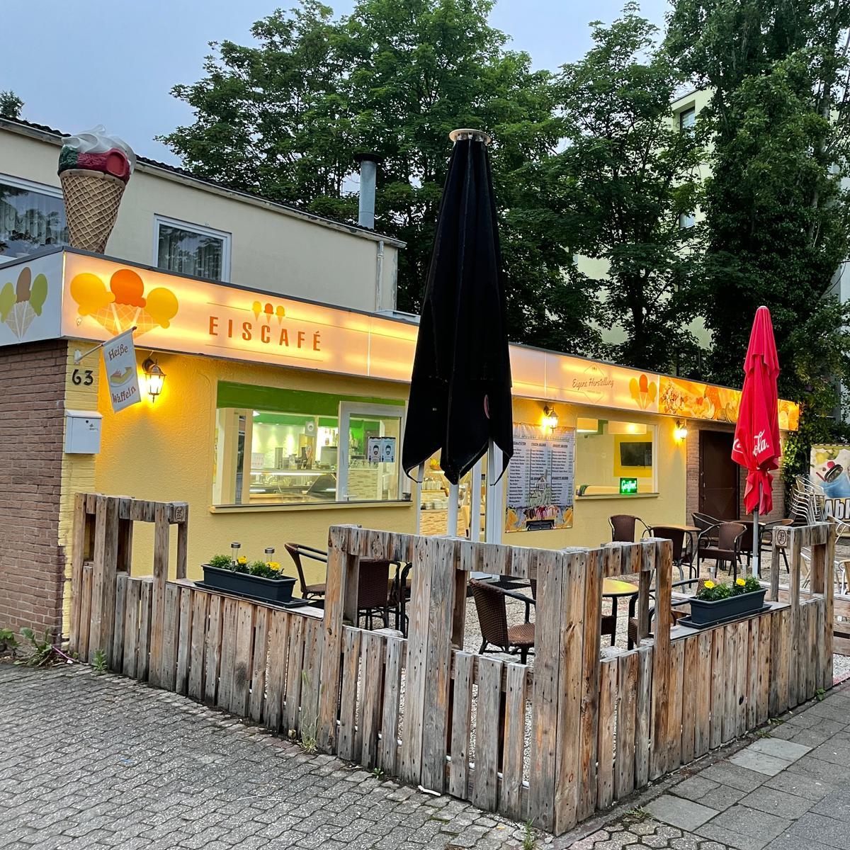 Restaurant "Frozen Waffle Eiscafé" in Düren