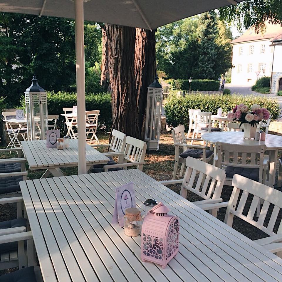 Restaurant "Marijas Schlosspark Café" in Bad Friedrichshall