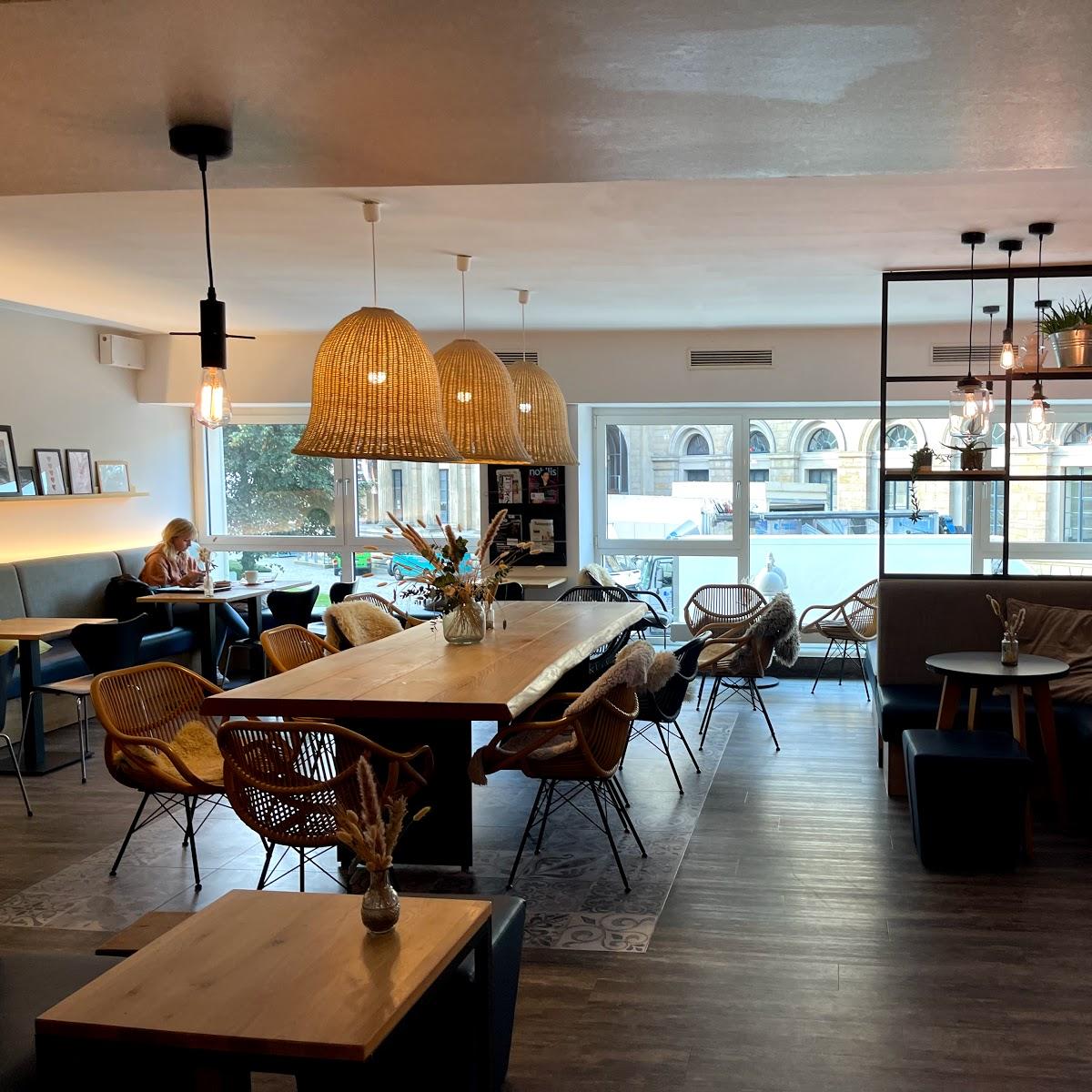 Restaurant "Kreipe`s CoffeeTime, Rathenaustr. 12," in Hannover