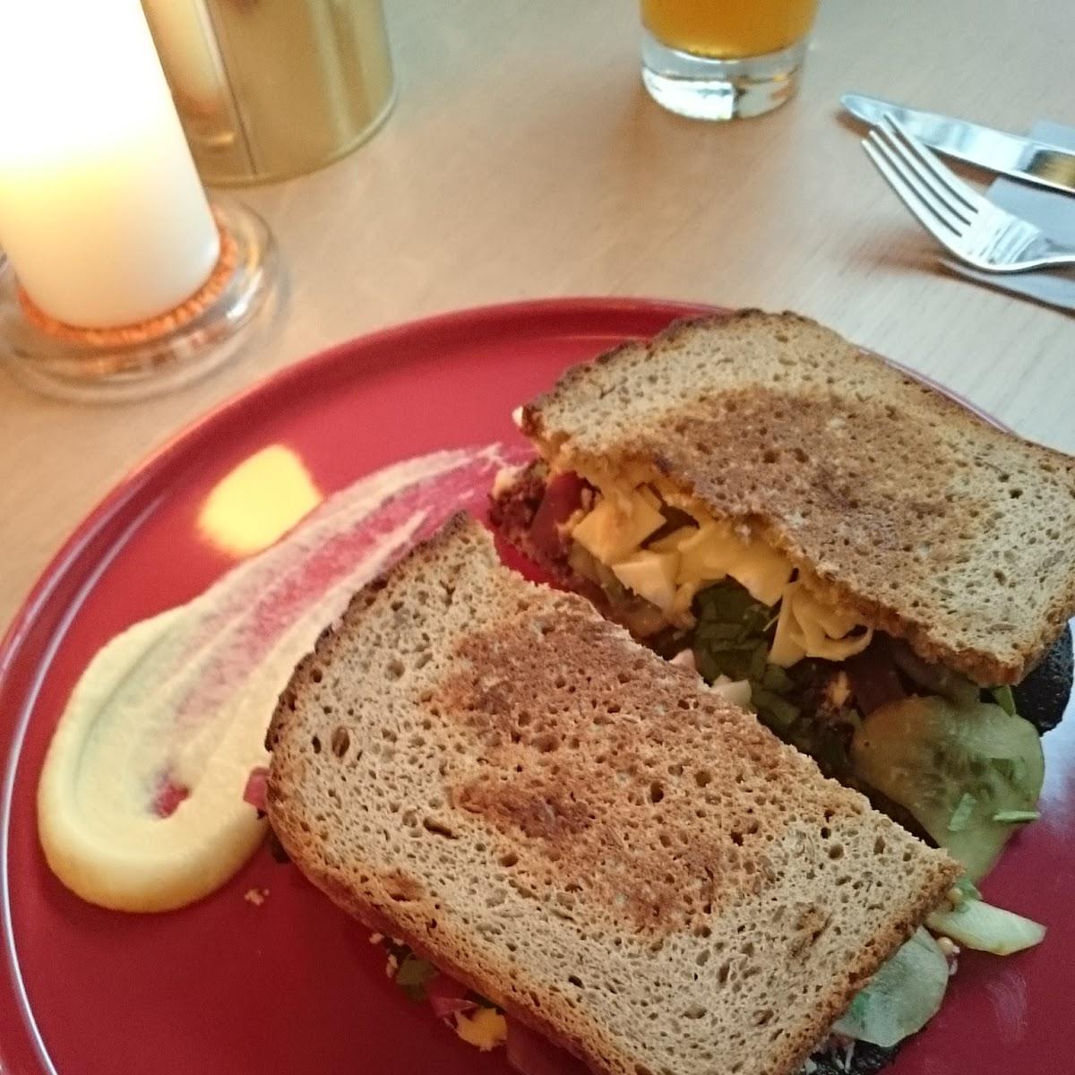 Restaurant "Fuchs und Fähe" in Berlin