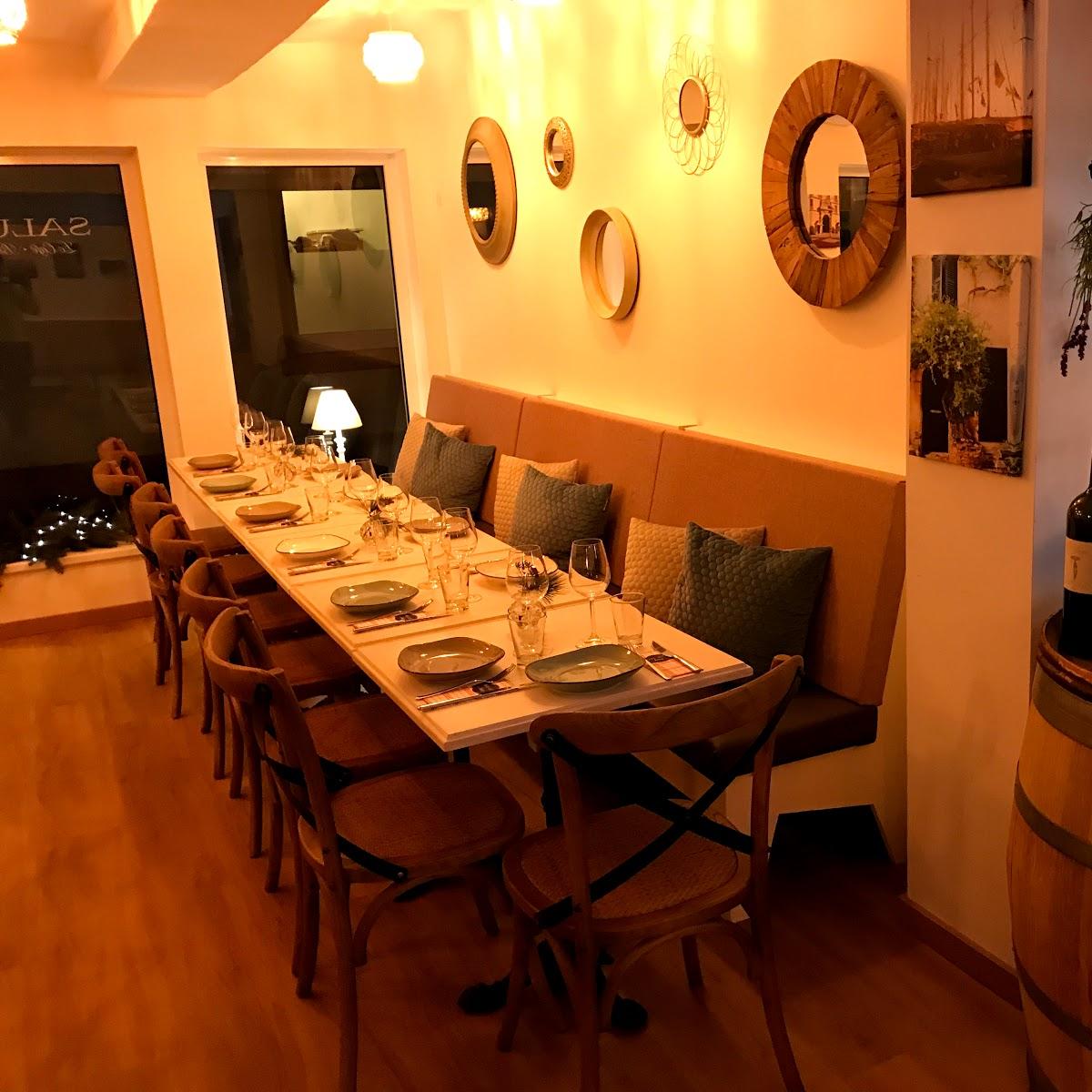 Restaurant "Salut le Café Bistro" in Holzminden