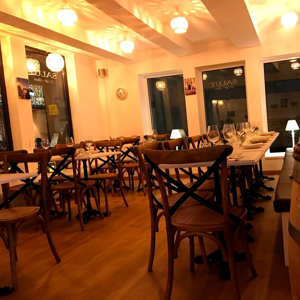 Restaurant "Salut le Café Bistro" in Holzminden