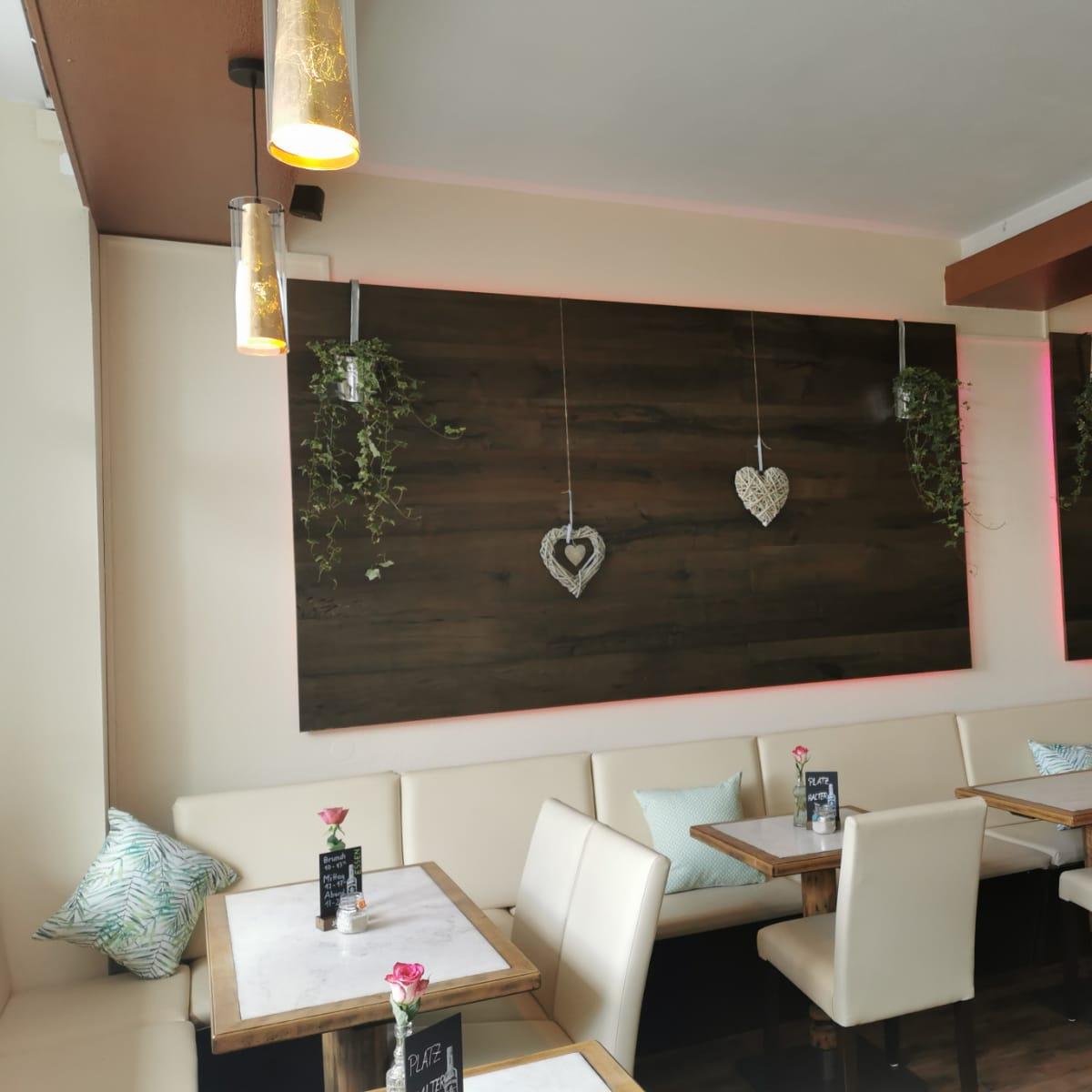 Restaurant "s‘ Kaffeetscherl" in Ainring