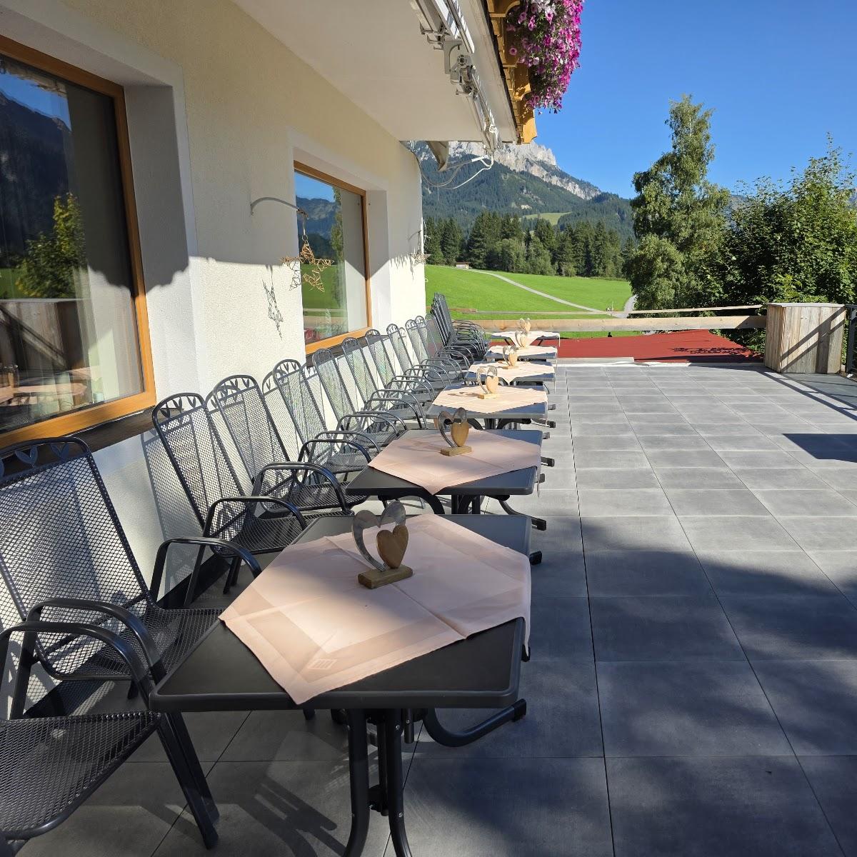 Restaurant "Auf der Sonnleiten mit Guggerhof und Villa Sonnwies" in Tannheim