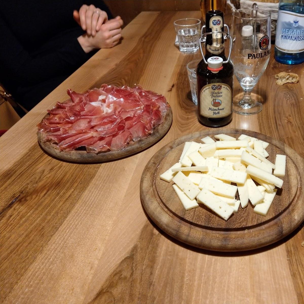 Restaurant "Buschenschank Hieng Hof" in Klausen