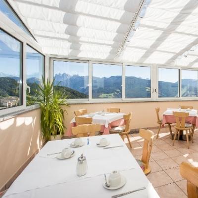 Restaurant "Gasthaus Weisses Kreuz" in Latzfons