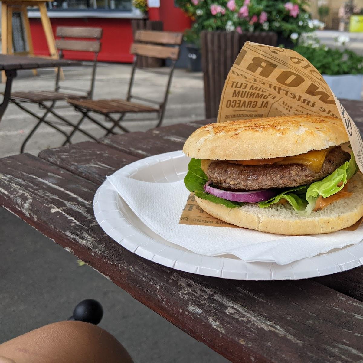 Restaurant "Currywurst Pommes Burger (Look Catering)" in Berlin
