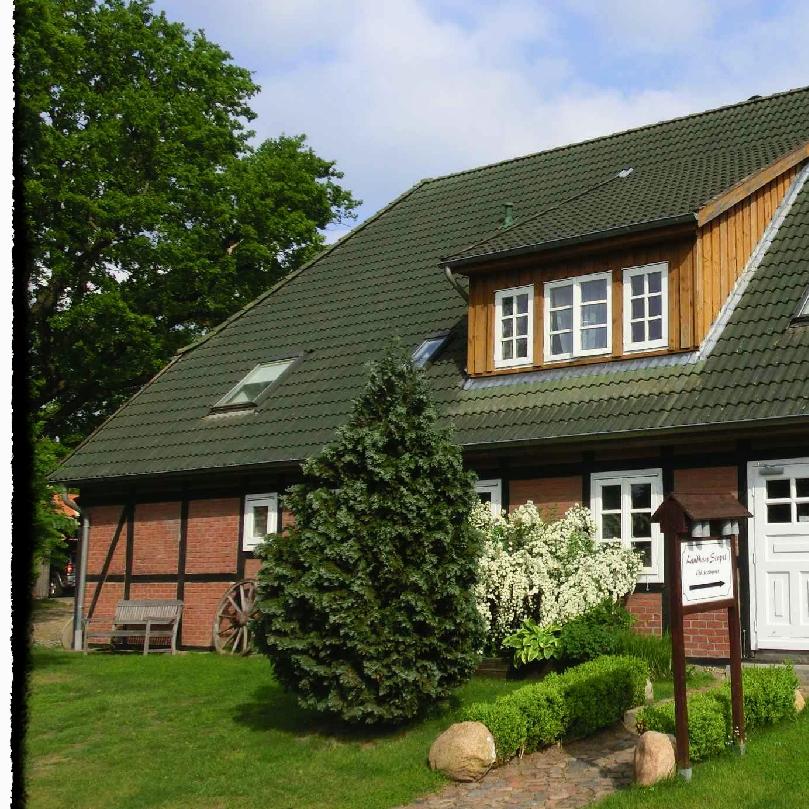 Restaurant "Landhaus Stapel Bed&Breakfast" in Amt Neuhaus