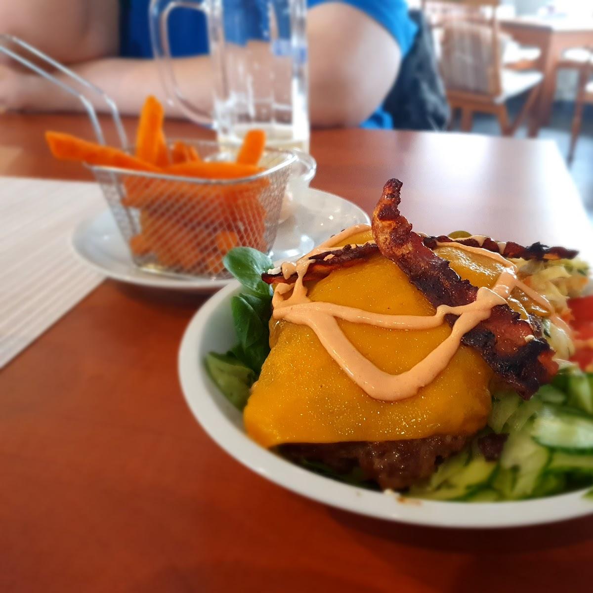 Restaurant "Bernstein Burger - Restaurant und Bar mit Außenterrasse" in Feucht