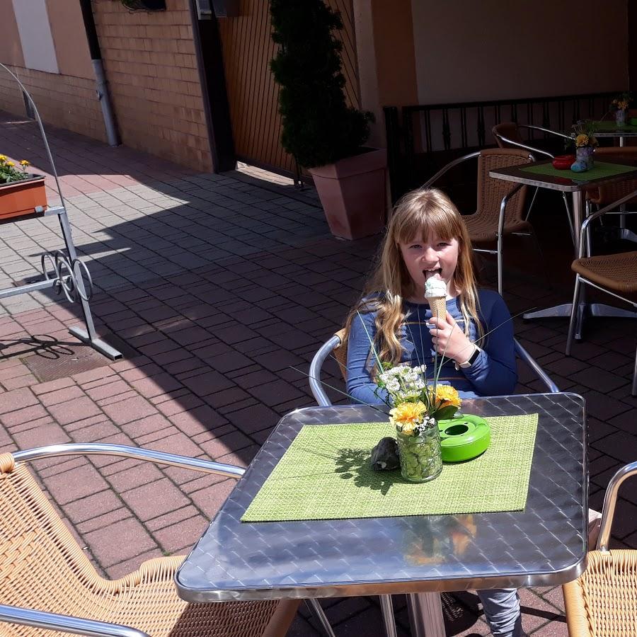 Restaurant "Eiscafé Zum kühlen Kuß" in Hecklingen