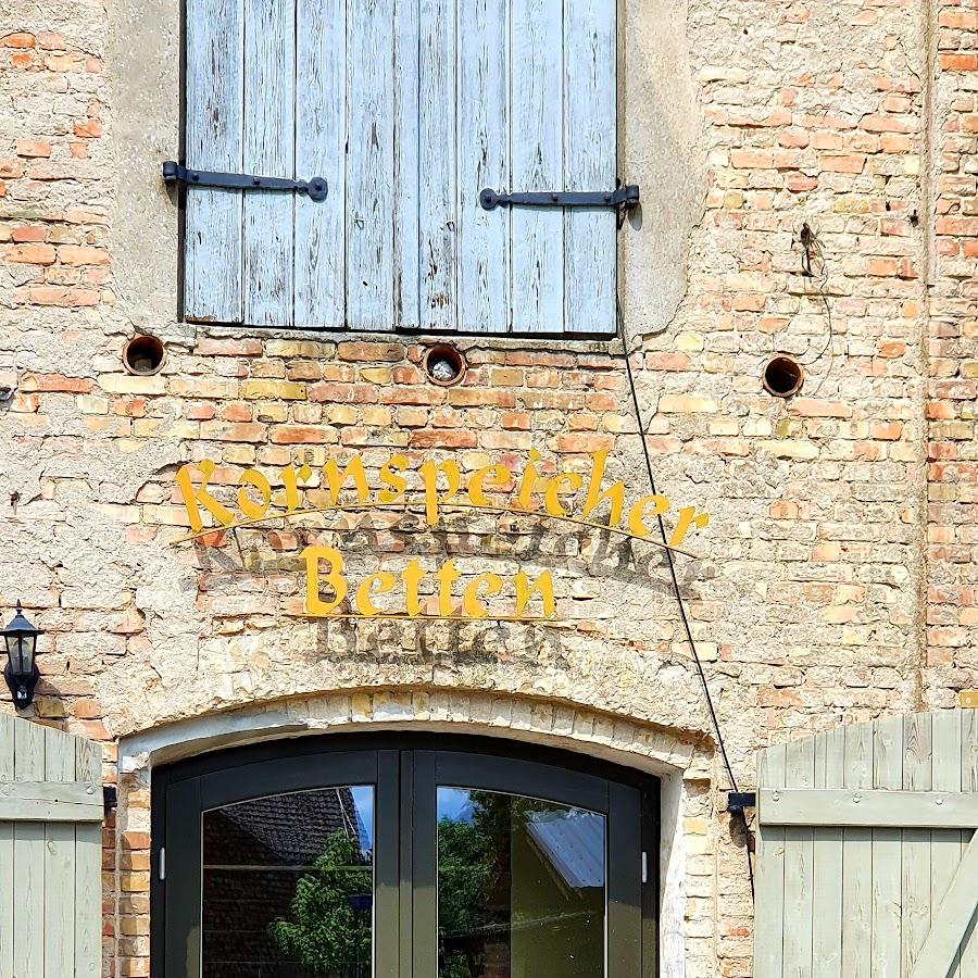 Restaurant "Kornspeicher Café" in Löwenberger Land