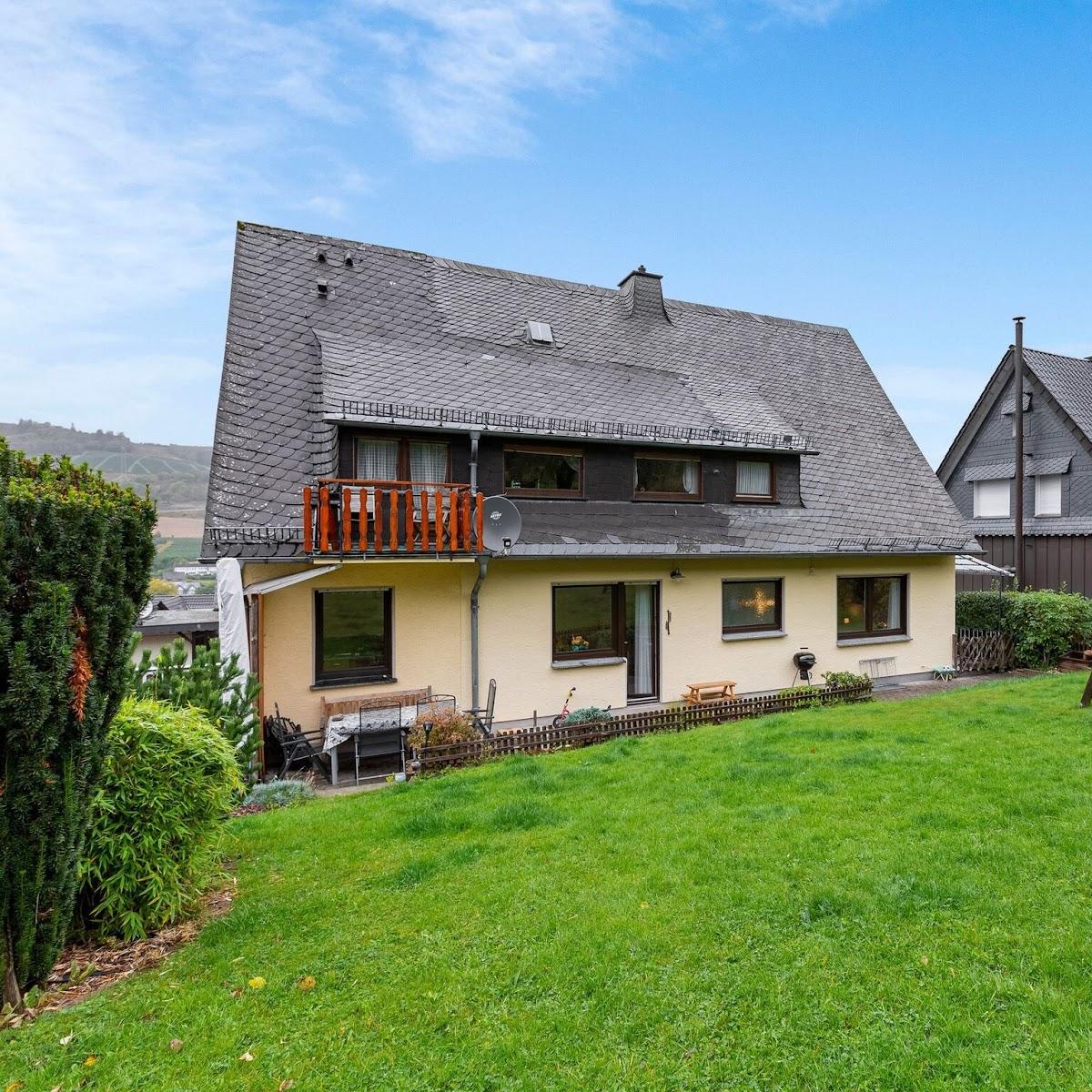 Restaurant "Moderne Ferienwohnung mit eigener Terrasse in Velmede | DE-59909-33" in Bestwig