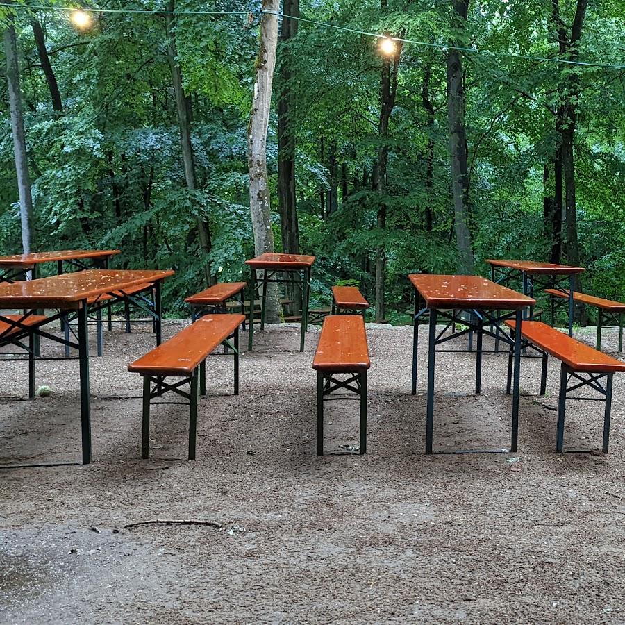 Restaurant "Zum Löwenbräu Bierkeller Neuhaus, ob geöffnet siehe Homepage" in Adelsdorf