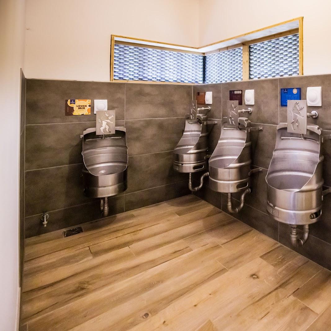 Restaurant "Zum Löwenbräu Felsenkeller" in Adelsdorf