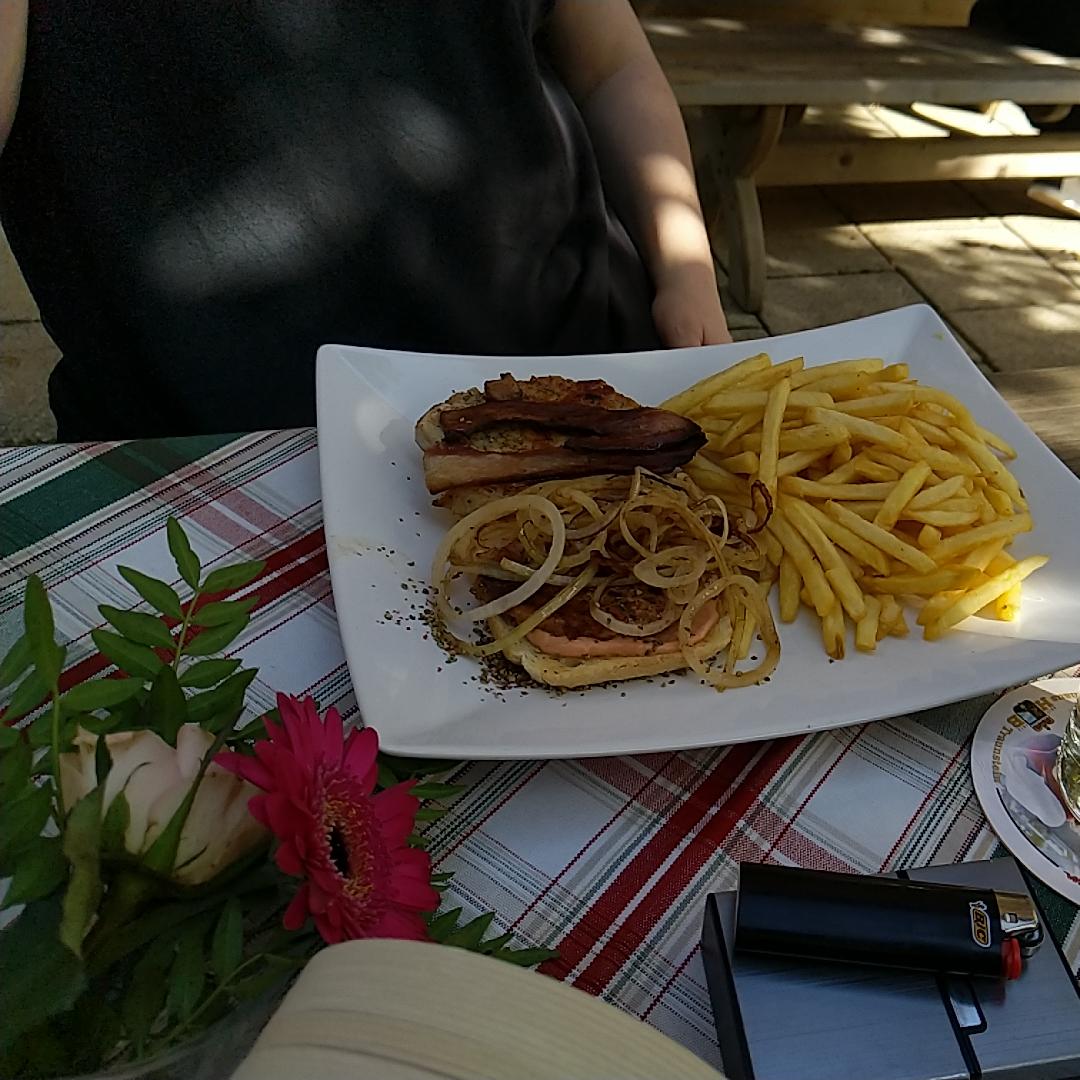 Restaurant "Hackerstüberl" in Saaldorf-Surheim